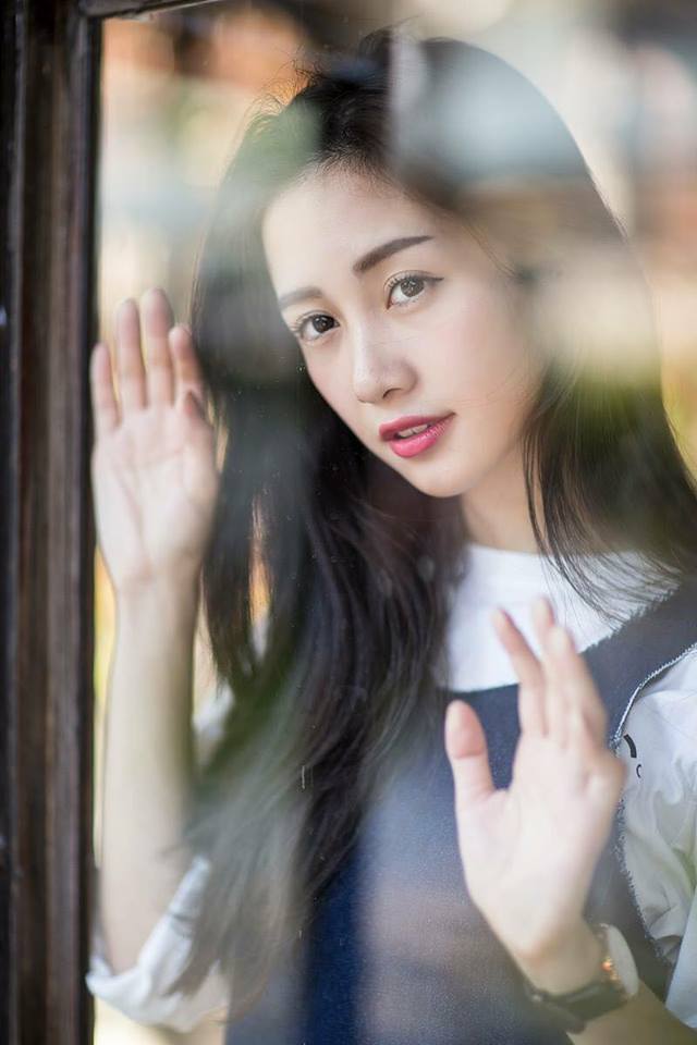 双腿靠墙两边打开调教视频